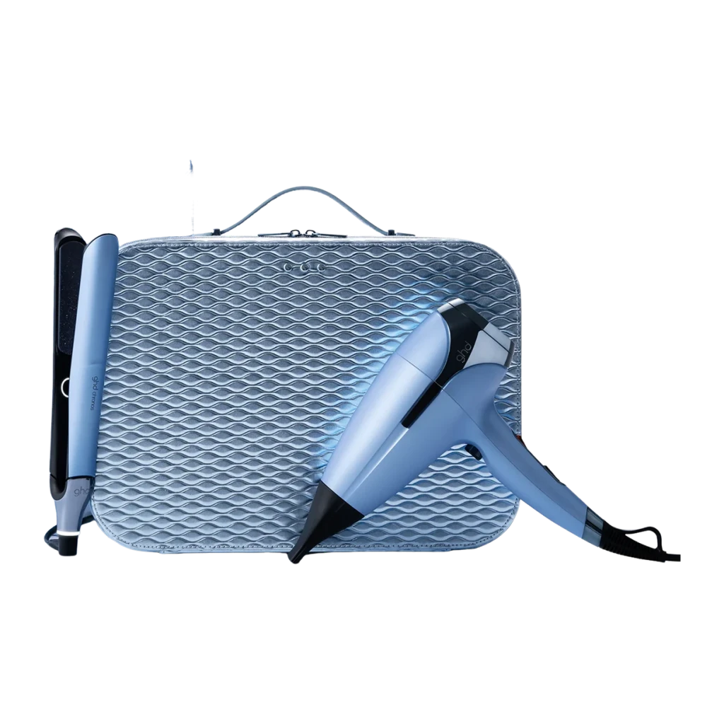 GHD Chronos + Helios Iced Luxe Gift Set azul gélido, vista frontal: chapinha, secador e maleta acolchoada em azul gélido