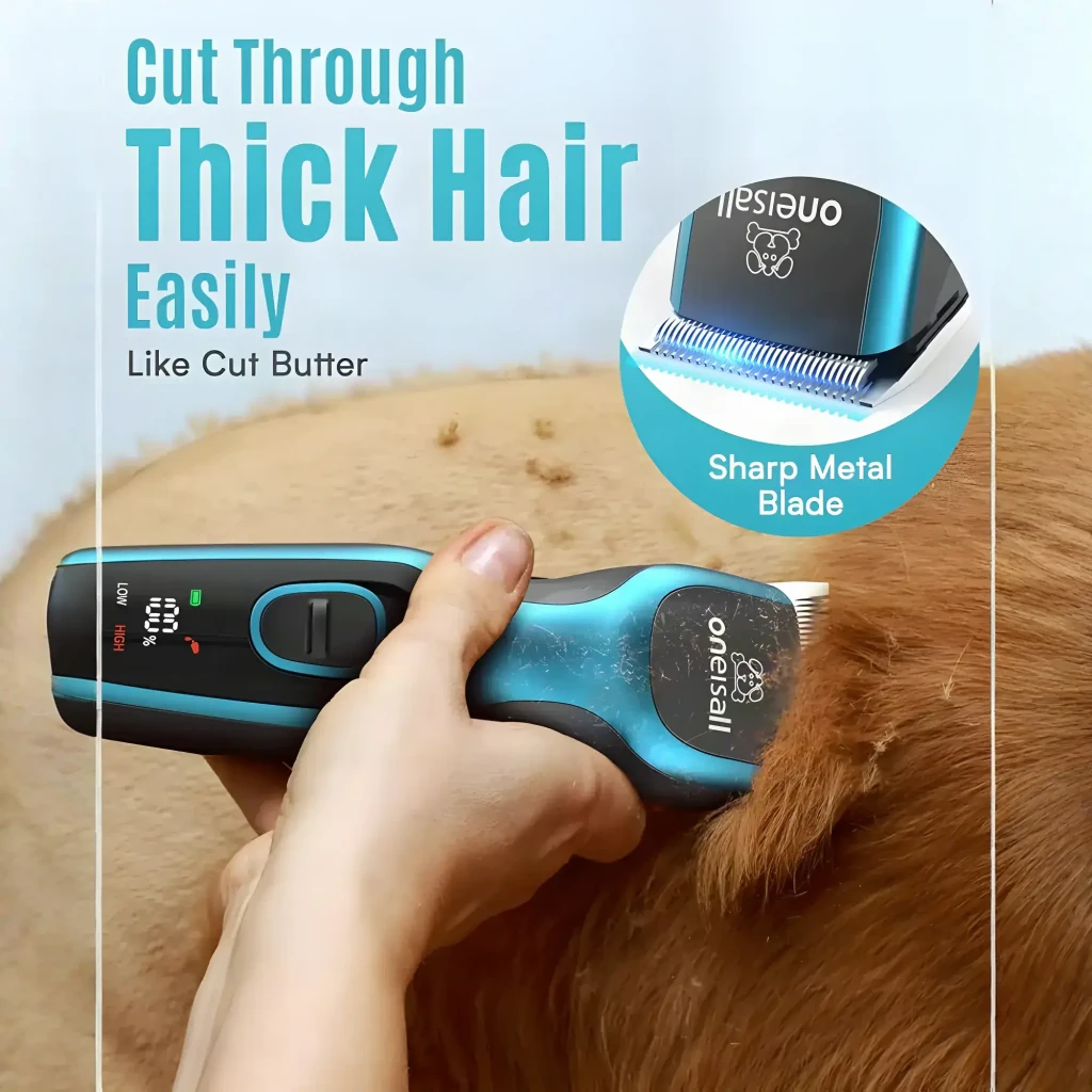 Oneisall Tondeuse animaux DTJ-001 bleu, utilisation: main tenant la tondeuse sur poil de chien avec zoom sur lame métallique