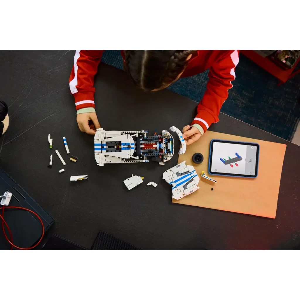 LEGO Technic 42234 Dodge Viper GTS-R blanco - detalle 3