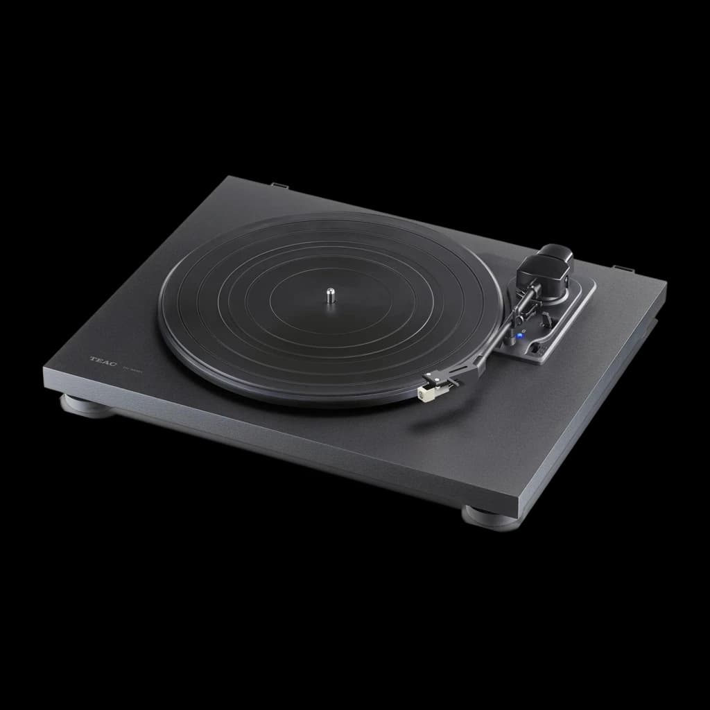 Gira-discos Audio-Technica 1,5W Bluetooth Preto TN-180BT, vista em perspetiva: prato, braço com cápsula e luz LED azul