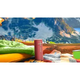 Altavoz Bluetooth Ultimate Ears BOOM 4 IP67 15h Rojo, lifestyle: altavoz vertical sobre manta en tienda de campaña