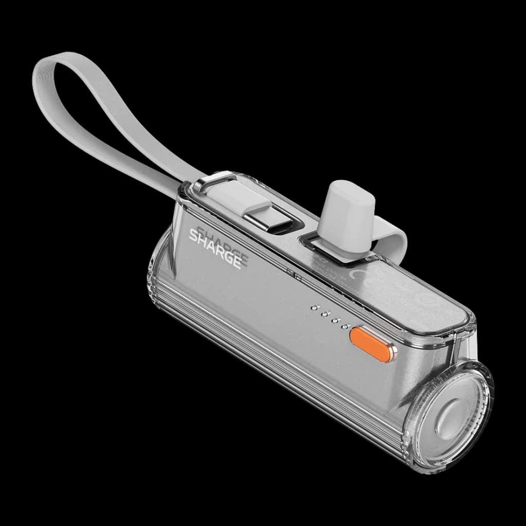 Batterie externe Sharge Flow Mini 2 Pro 5800mAh Argent Câble USB-C intégré 22,5W, vue diagonale: coque transparente, bouton