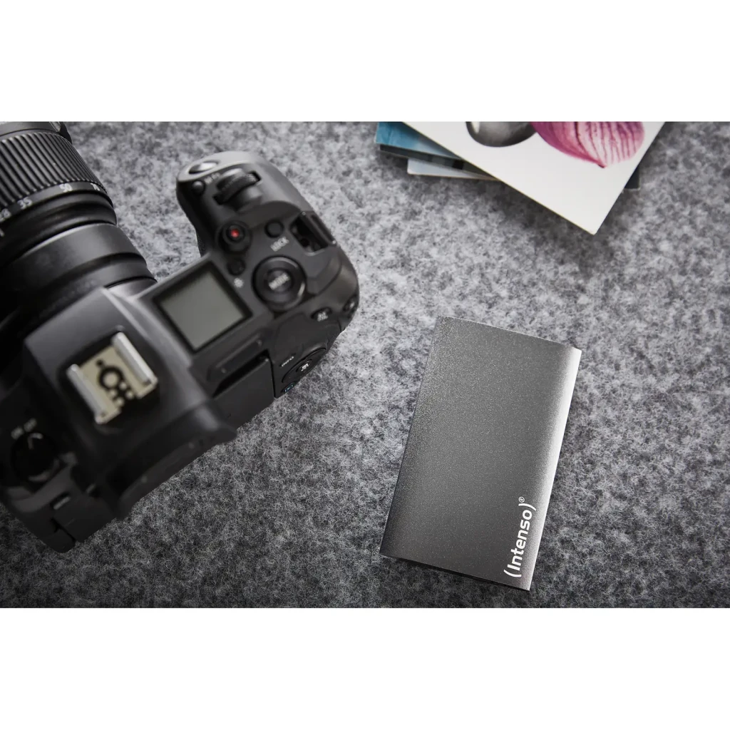 Intenso SSD Portátil Premium Edition 256 GB USB 3.0 antracita - en utilisation