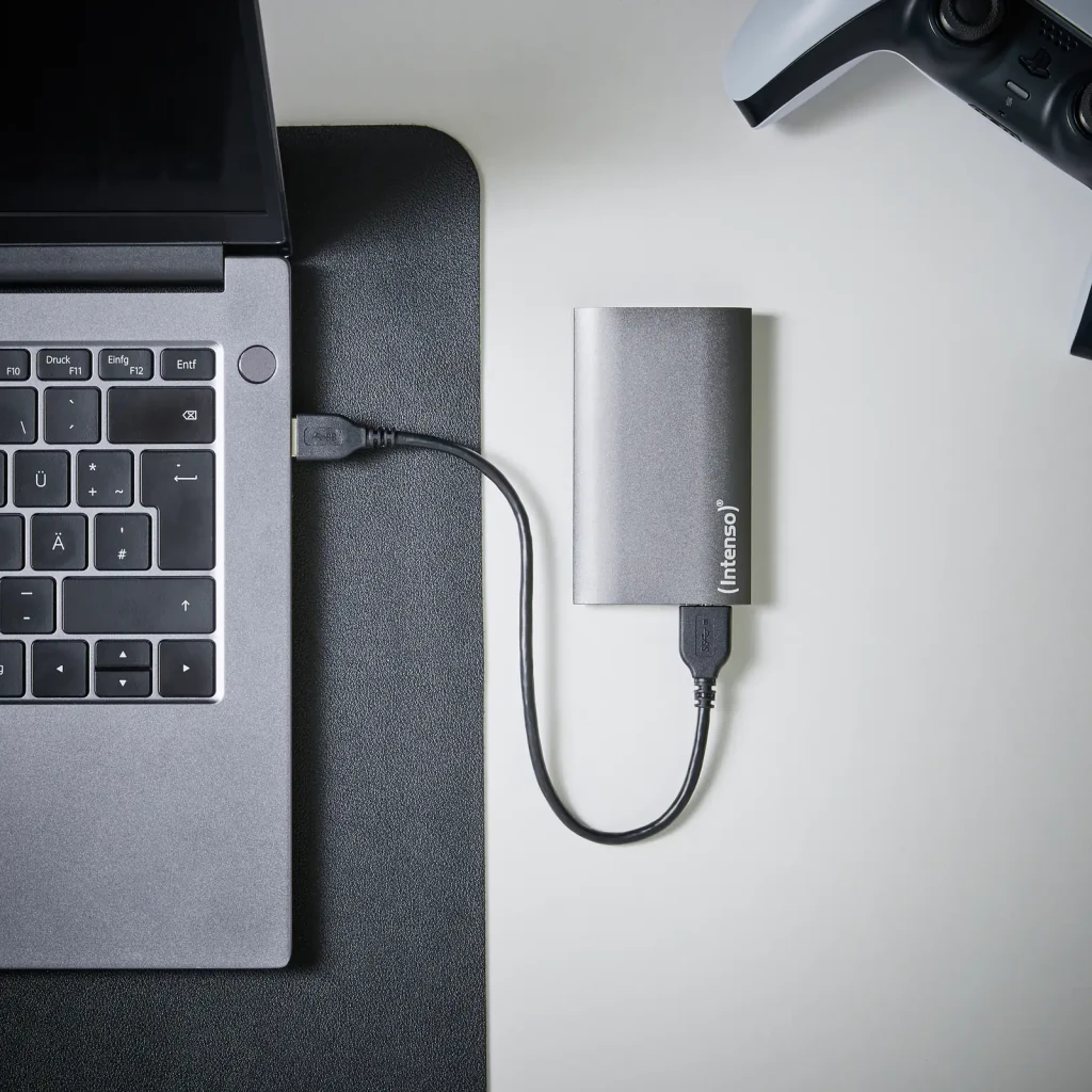 Intenso SSD Portátil Premium Edition 256 GB USB 3.0 antracita - en utilisation 2