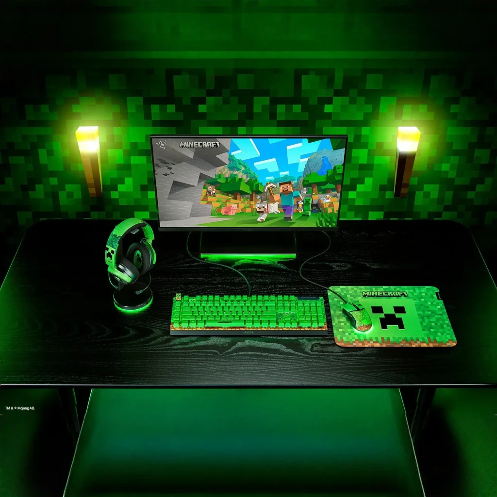 Ratón Gaming Razer Cobra Minecraft Edition 8500 DPI RGB Multicolor, en uso: sobre alfombrilla Creeper en setup gaming