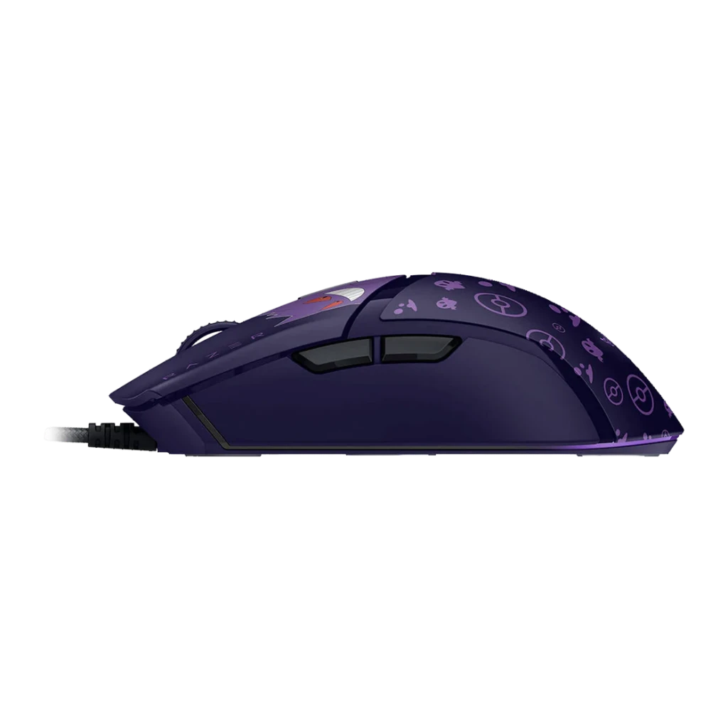 Razer Cobra Pokémon Gengar Edition violet, vue latérale: motif Gengar sur la coque, boutons latéraux et câble tressé