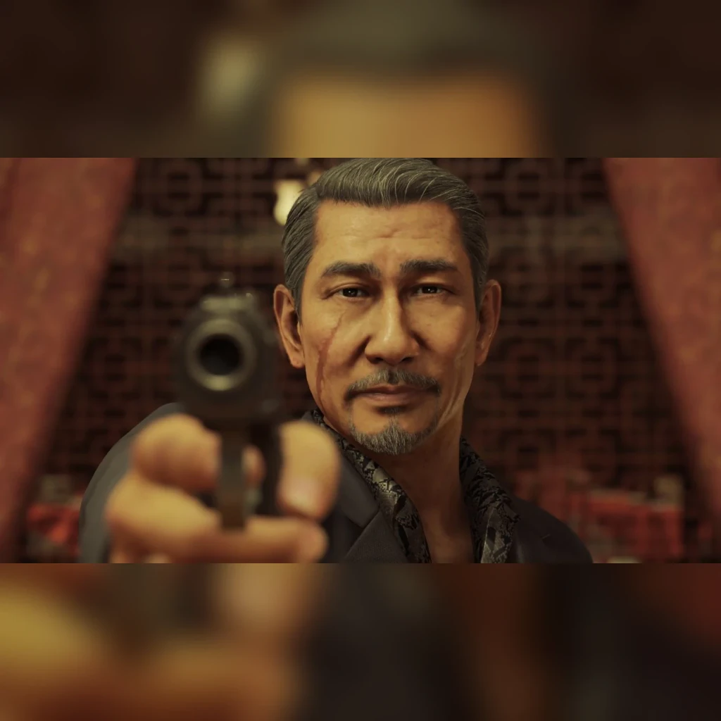 Videojuego Sega Yakuza: Like a Dragon Estándar PS5, en uso: personaje masculino apuntando pistola a cámara en escena