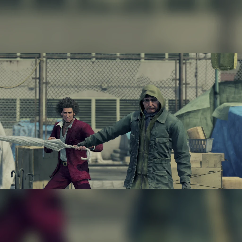 Videojuego Sega Yakuza: Like a Dragon Estándar PS5, en uso: dos personajes en callejón, uno de traje rojo con paraguas