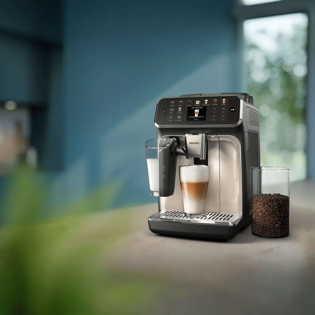 Cafetera Superautomática Philips Serie 5500 EP5547/90 Molinillo Cerámico LatteGo Gris, en uso: latte macchiato en taza bajo