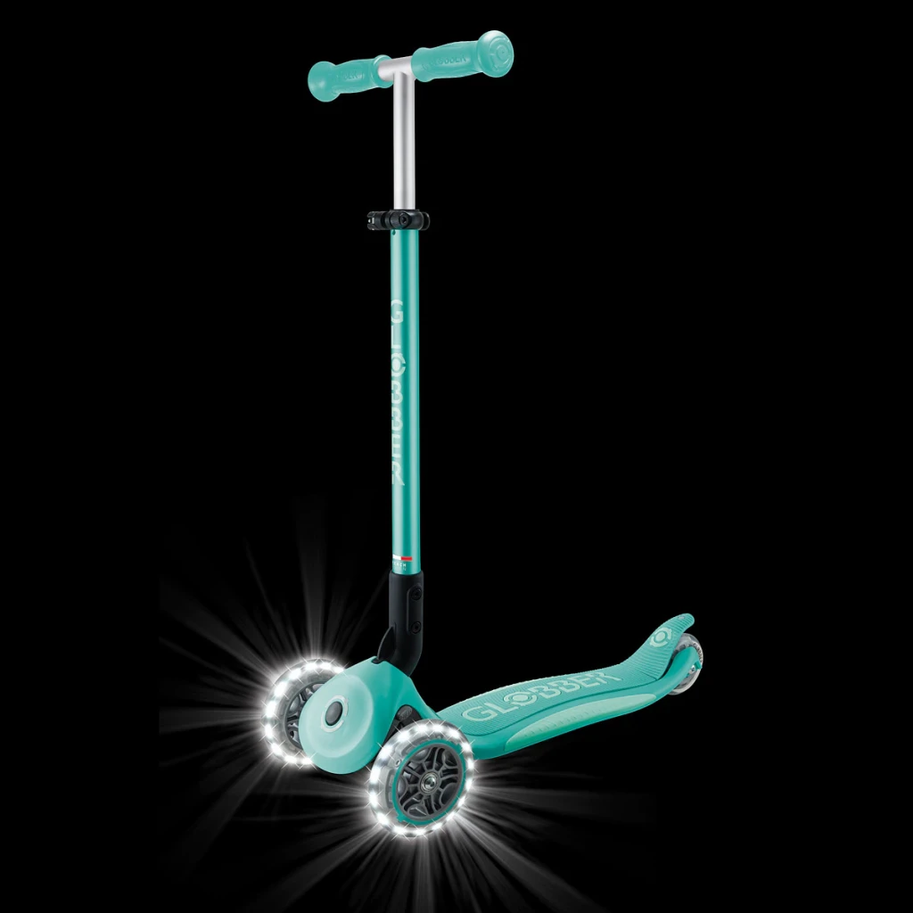Patinete infantil Globber Primo Foldable Plus Lights 3 ruedas, plegable, luces LED Verde Menta, en uso: ruedas delanteras