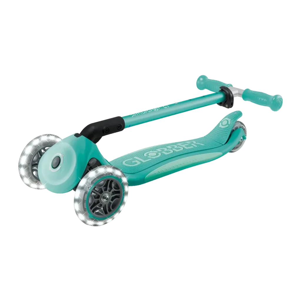 Patinete infantil Globber Primo Foldable Plus Lights 3 ruedas, plegable, luces LED Verde Menta, detalle: patinete plegado