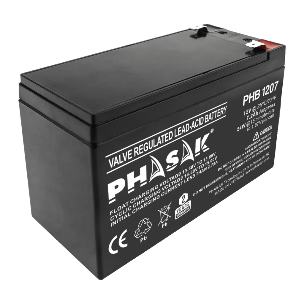 Bateria para UPS Phasak PHB 1207 12V 7Ah VRLA Preto, detalhe: etiqueta frontal com especificações e terminais em ângulo
