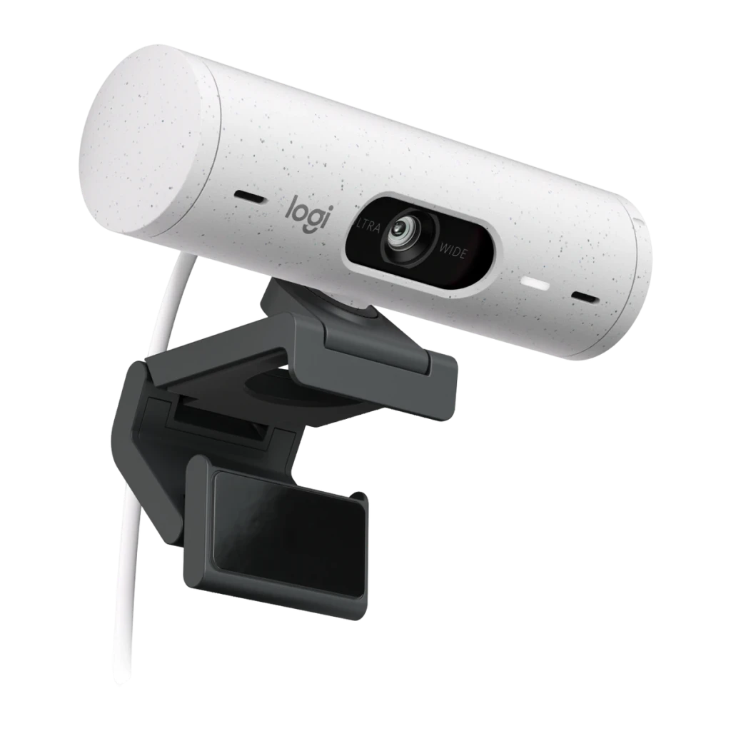 Webcam Logitech Brio 500 Full HD Blanc Cassé, détail: objectif ultra wide et clip de fixation gris foncé en angle frontal