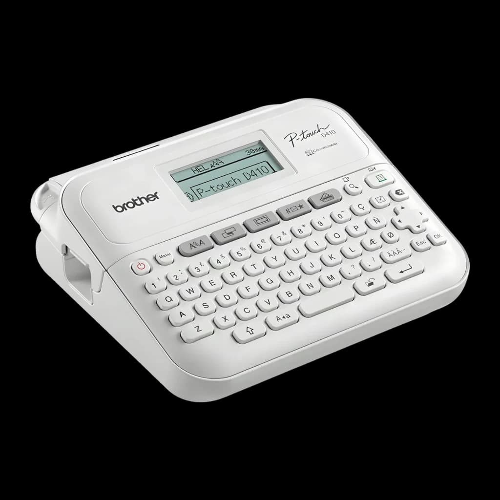Impresora de Etiquetas Brother PT-D410VP Blanco, detalle: teclado QWERTY completo y pantalla LCD en ángulo lateral