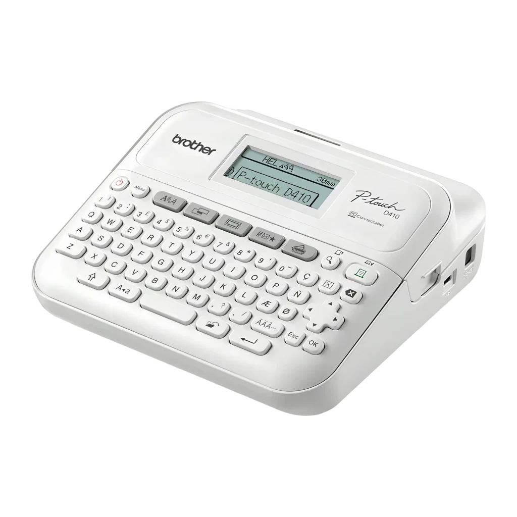 Impresora de Etiquetas Brother PT-D410VP Blanco, detalle: teclado QWERTY completo y pantalla LCD con texto P-touch D410