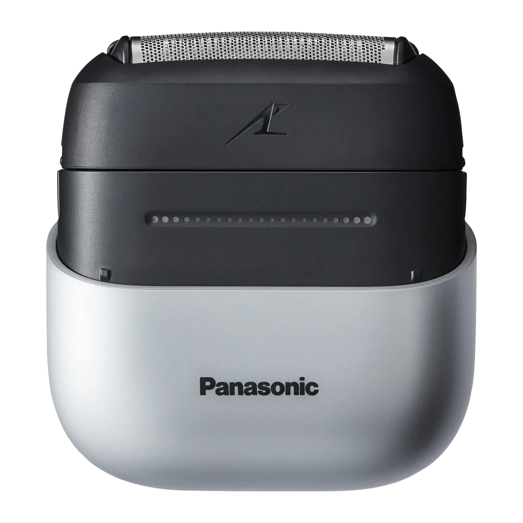Máquina de Barbear Panasonic ES-CM3BKS503 3lâminas Preto, vista frontal: cabeça com lâminas e estojo prateado com logo