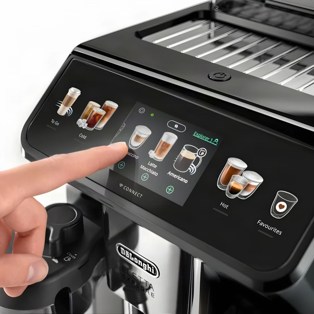 Cafetera superautomática De'Longhi Eletta Explore ECAM 450.65.G Gris Oscuro, detalle: dedo tocando pantalla táctil con menú