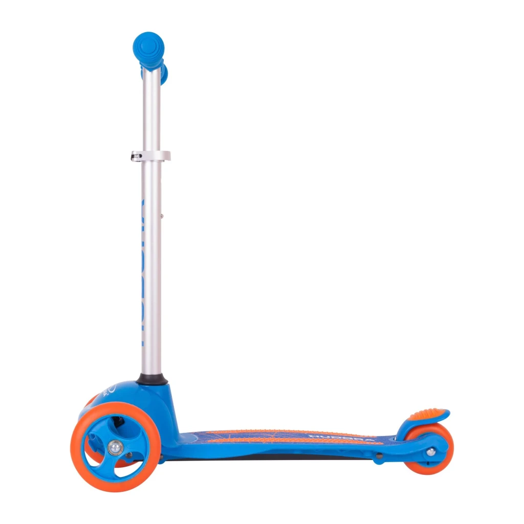 Patinete infantil Hudora Flitzkids 2.0 Azul, detalle lateral: manillar regulable plateado, tabla azul y ruedas naranjas