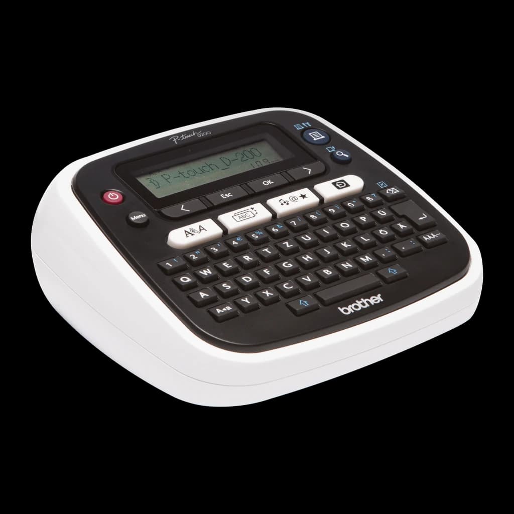 Impressora de etiquetas Brother P-touch PT-D200BW, detalhe: teclado QWERTY, ecrã LCD e botão de energia vermelho visíveis