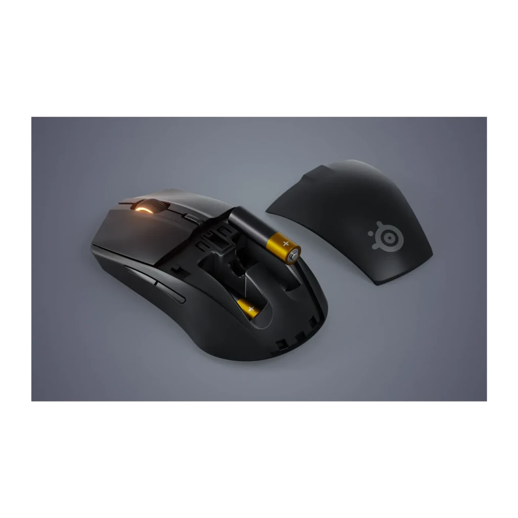 Souris Gaming SteelSeries Rival 3 Wireless Gen 2 Sans Fil 18000 DPI RGB Noir Mat, en utilisation: compartiment batterie