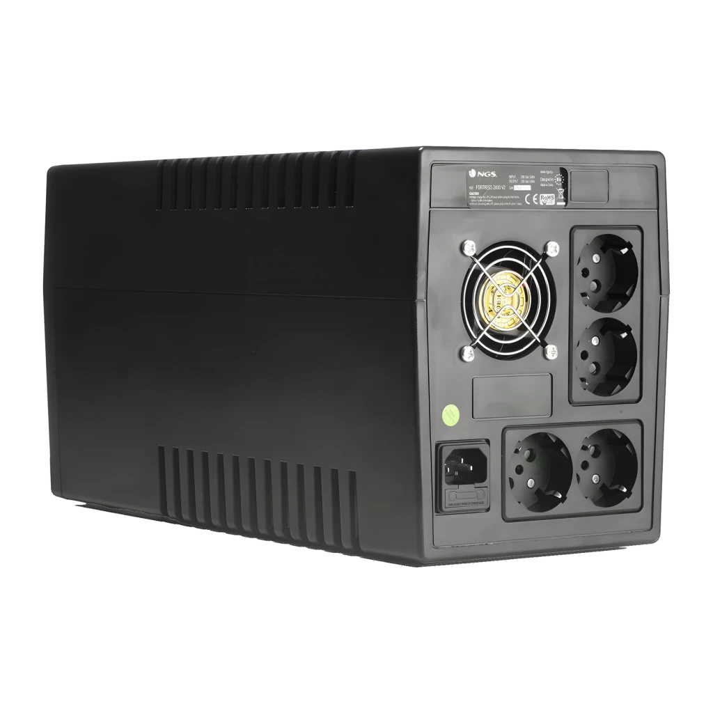 Onduleur NGS Fortress 2000 V2 Offline 1500VA 900W Noir, vue arrière: ventilateur, 4 prises Schuko et entrée IEC
