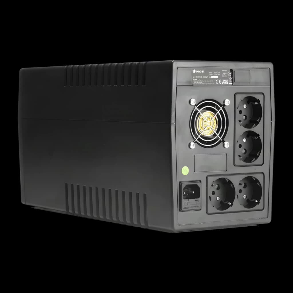 Onduleur NGS Fortress 2000 V2 Offline 1500VA 900W Noir, vue arrière: ventilateur, 4 prises Schuko et entrée IEC