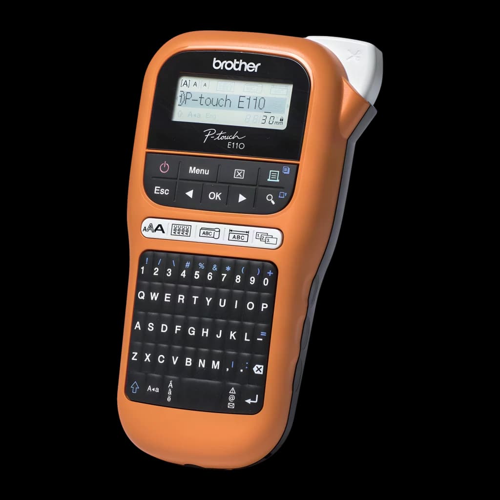 Impresora de etiquetas Brother PT-E110 Negro/Naranja, detalle: teclado QWERTY, pantalla LCD y botones de función visibles