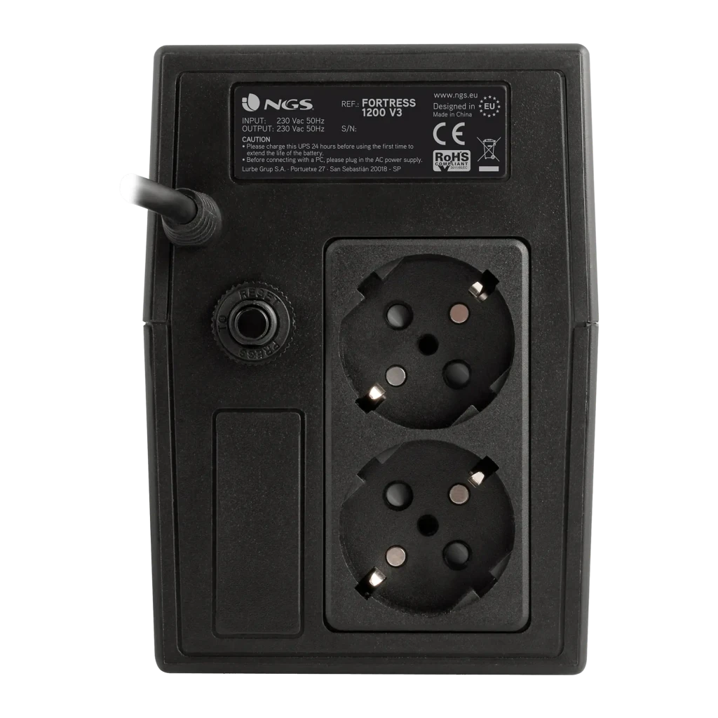 Onduleur NGS Fortress 1200 V3 Offline 1200VA 480W Noir, vue arrière: 2 prises Schuko, fusible et câble d'alimentation