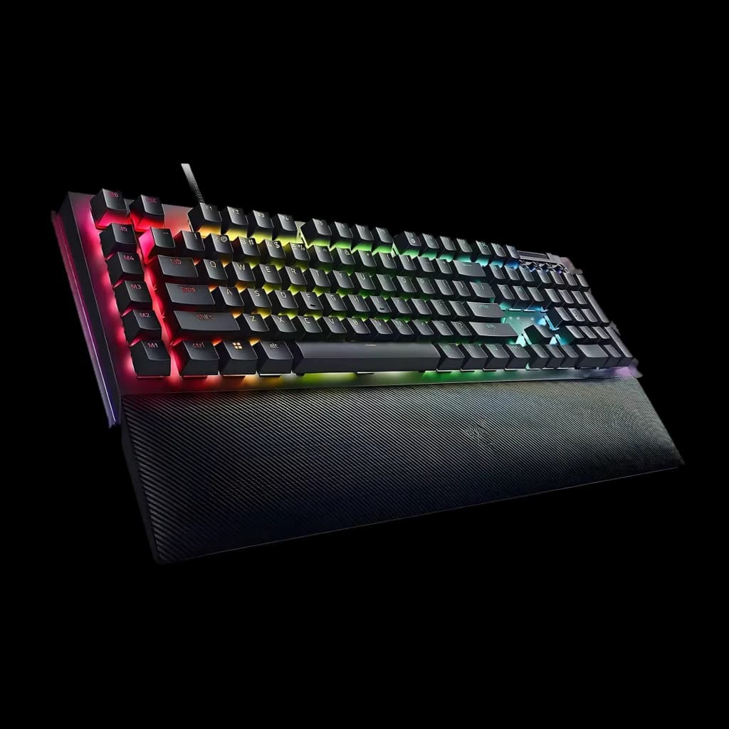 Teclado Gaming Razer BlackWidow V4 QWERTY US Mecánico Razer Amarillo RGB Negro, detalle: vista en ángulo con iluminación RGB