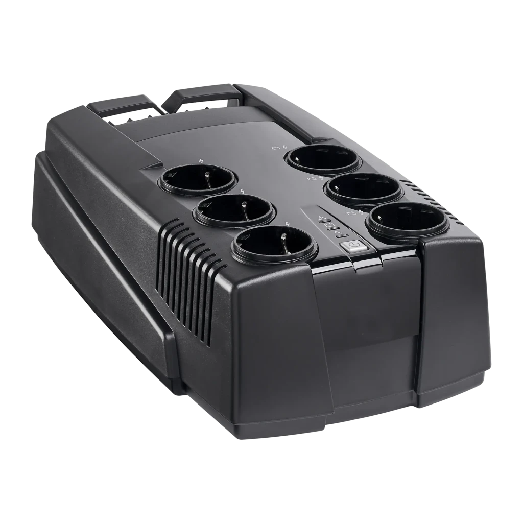 UPS Riello UPS iPlug IPG 600 Offline 600VA 360W Preto, detalhe: vista superior em ângulo com 6 tomadas Schuko e botão