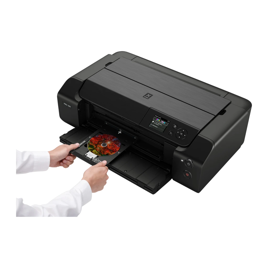 Impressora fotográfica Canon PIXMA PRO-200 A3+ Não multifunções Tinta Preto, detalhe: mãos a inserir bandeja de impressão