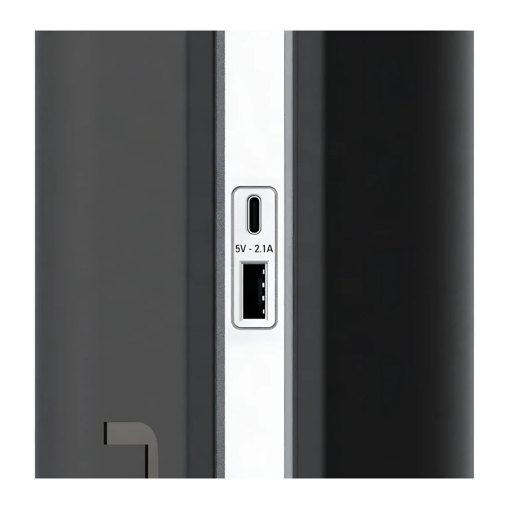 UPS Salicru SPS 2250 SOHO+ Linha Interativa 2250VA Preto, detalhe: portas USB-C e USB-A 5V 2.1A na faixa frontal prateada
