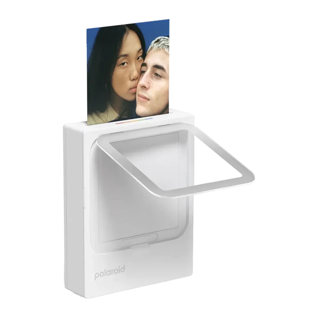 Impresora fotográfica Polaroid Hi-Print 3x3 Sublimación Bluetooth Blanco, detalle: foto saliendo por la ranura superior