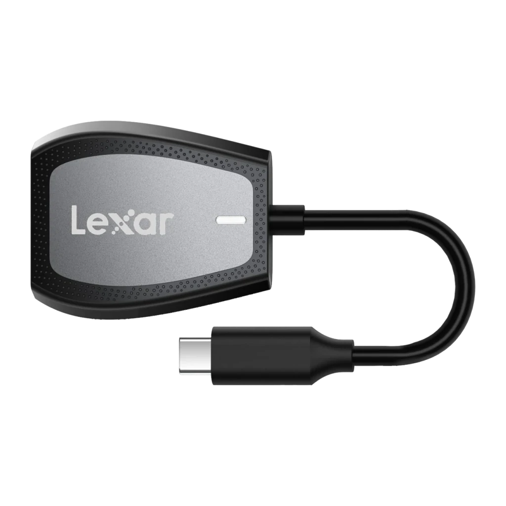Lecteur de cartes Lexar Dual-Slot SD/microSD Memory Card Reader USB-C LRW470U, détail: vue du dessus avec logo Lexar, corps