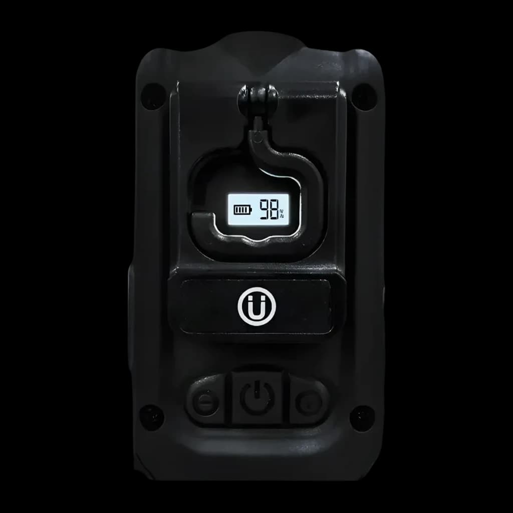 Lampe LED Superfire G12 Rechargeable 566lm 100m, vue arrière: écran LCD affichant 98% de batterie, clip et trois boutons