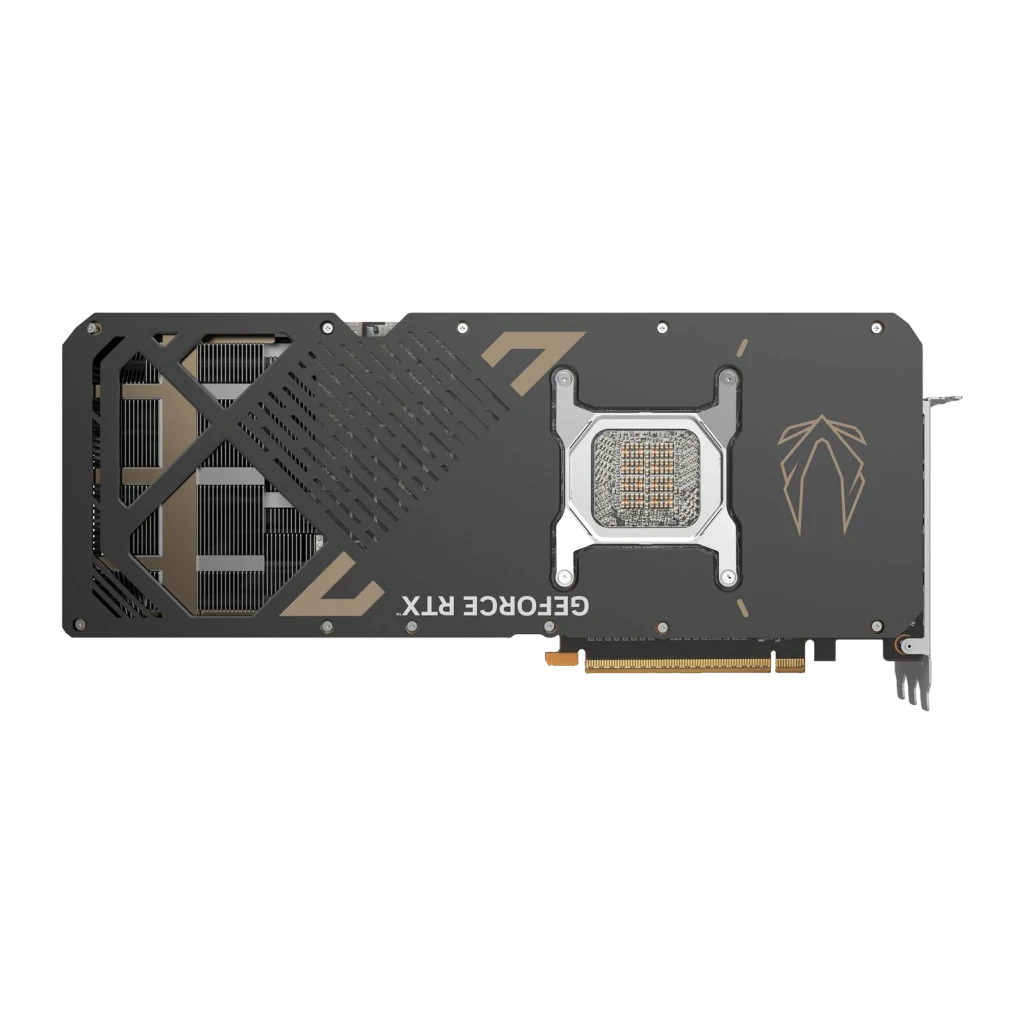 ZOTAC Gaming GeForce RTX 5090 Solid 32 Go GDDR7 Noir, vue arrière: backplate gris avec logo ZOTAC doré, support métallique