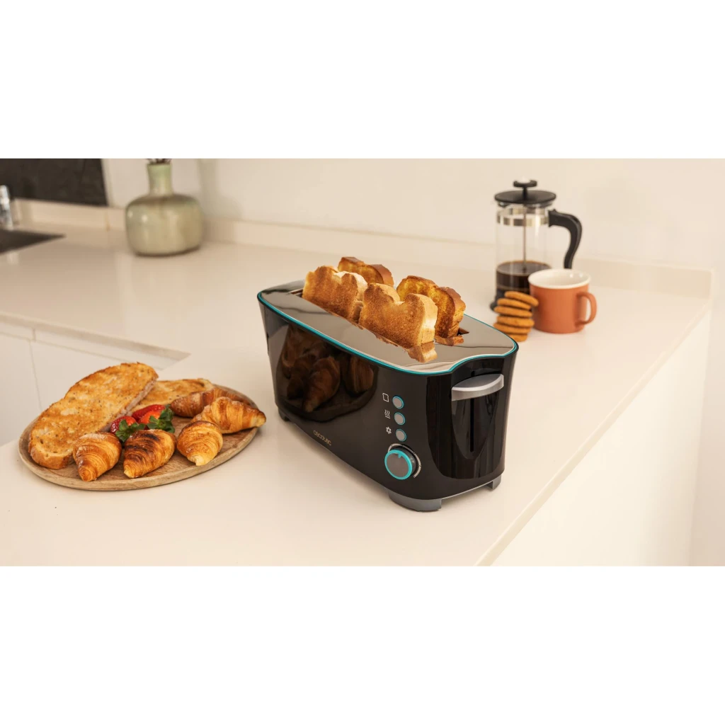 Tostadora Cecotec Toast&Taste Extra Double 1350W 4 Rebanadas Negro 02180, en uso: 4 tostadas en las ranuras sobre encimera