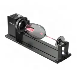 Creality Rotary Kit Pro Noir 193x155mm, en utilisation: verre à vin transparent maintenu entre le moteur et le rouleau