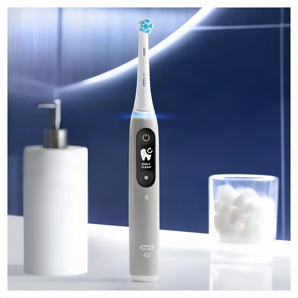 Brosse à dents électrique Oral-B iO Series 6 5 Modes Batterie rechargeable Gris, en utilisation: écran Daily Clean allumé