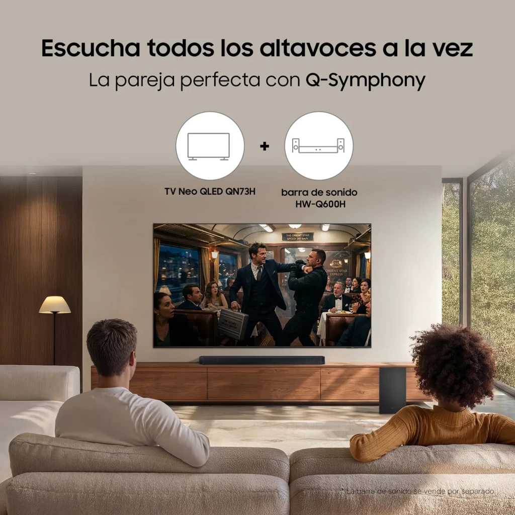 TV Samsung QN73H 55 pouces Neo QLED 4K Tizen Noir, lifestyle: couple regardant la TV au salon avec barre de son HW-Q600H