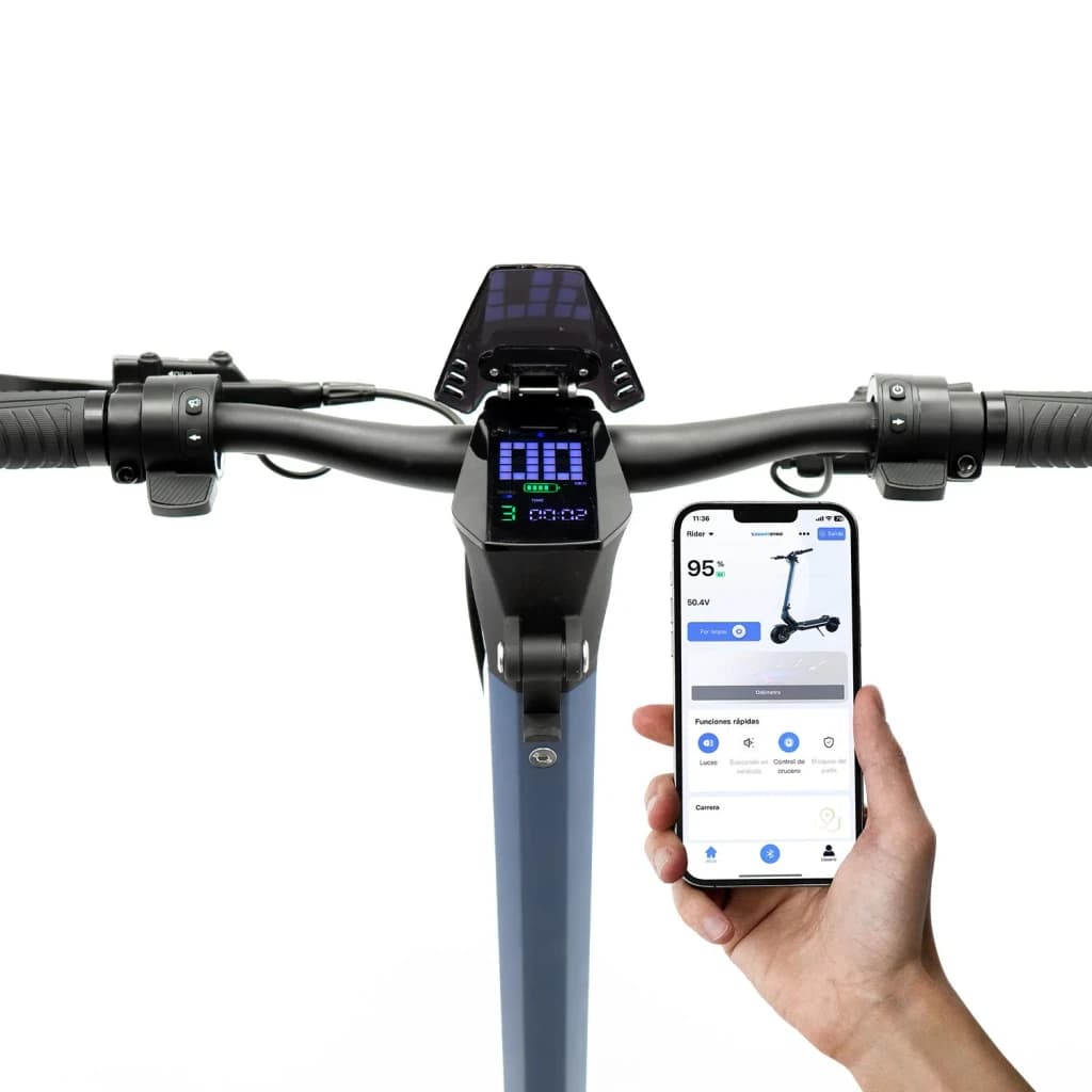 Trottinette Électrique SmartGyro Raptor Dual EVO 2x1000W 60km 25km/h 10 pouces Noir, en utilisation: guidon avant avec écran