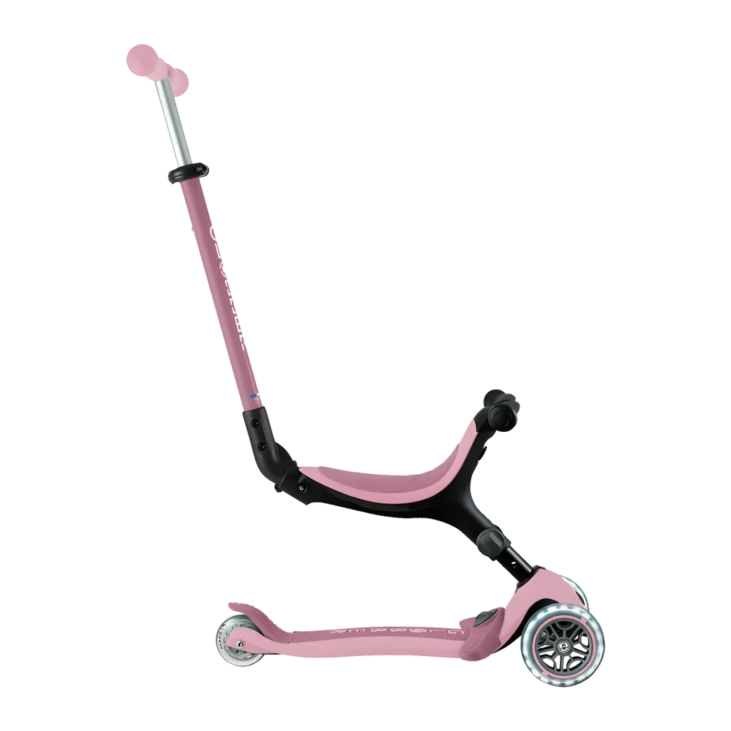 Patinete infantil Globber Go Up Active Lights Eco Berry 3 en 1 2-6 años, detalle lateral: asiento rosa, manillar extensible