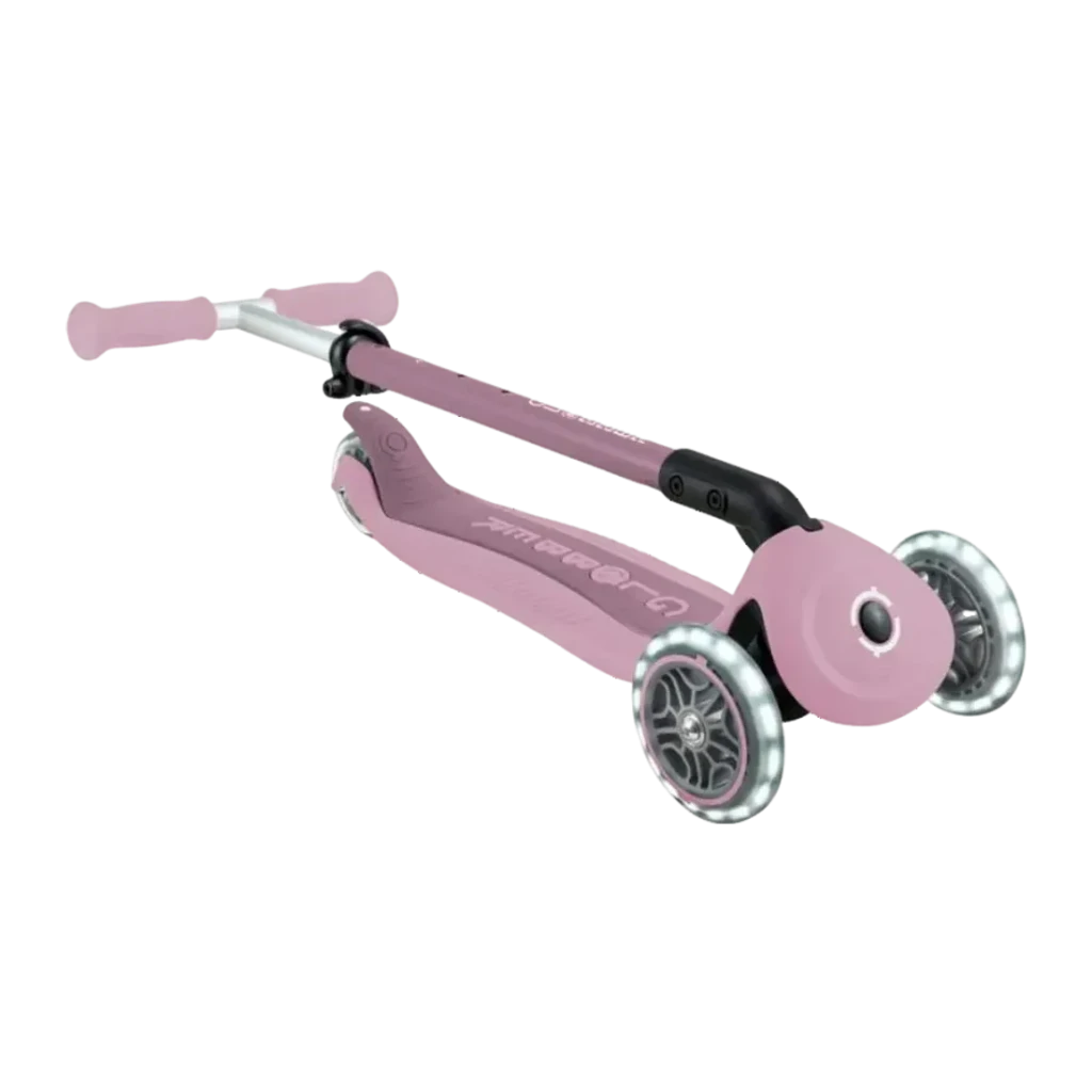 Patinete infantil Globber Go Up Active Lights Eco Berry 3 en 1 2-6 años, detalle: plegado en diagonal, ruedas delanteras