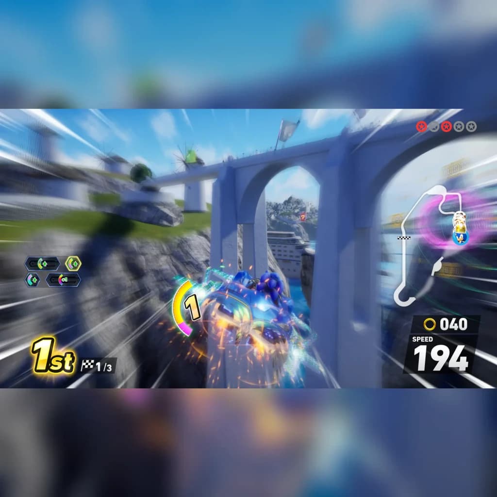 Videojogo Sega Sonic Racing: CrossWorlds Prata Edição Padrão PS4, em uso: gameplay em 1.º lugar a velocidade 194 sob arcos