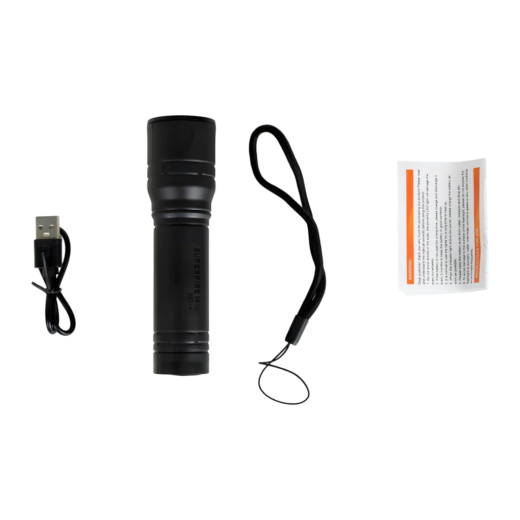 Lanterna LED Superfire Preto Recarregável USB 124 lúmens 219 m S33-A, detalhe: conteúdo da caixa com cabo USB, cordão