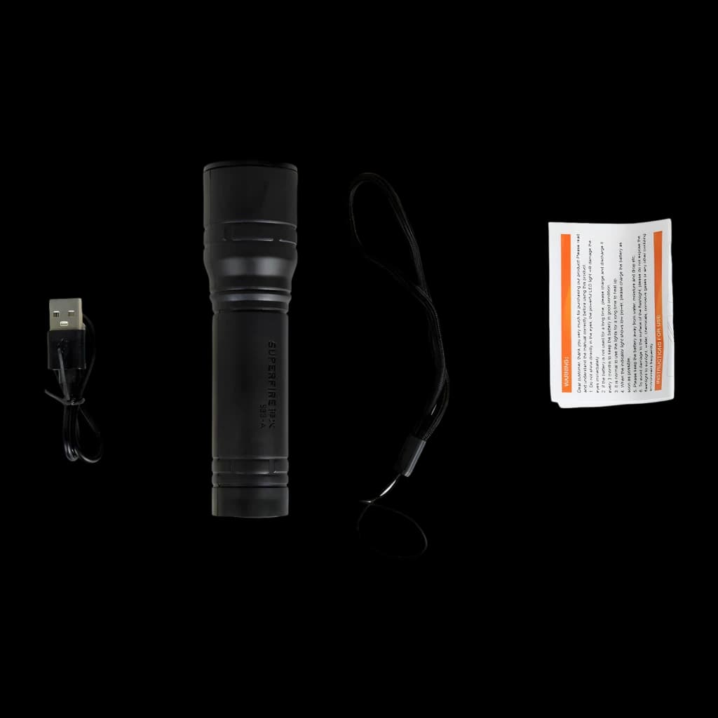 Lanterna LED Superfire Preto Recarregável USB 124 lúmens 219 m S33-A, detalhe: conteúdo da caixa com cabo USB, cordão