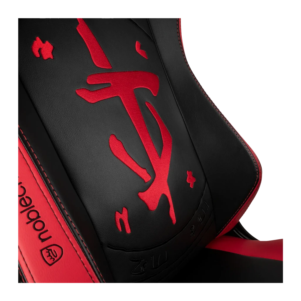 Chaise Gaming Noblechairs Hero DOOM Edition Noir/Rouge Simili Cuir 4D 150 kg, détail: broderie rouge symbole DOOM