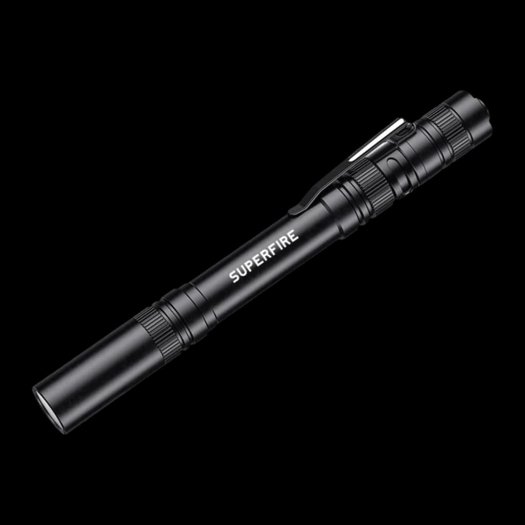 Lanterna LED Superfire L28 Preto 121 lúmens 52 m 5 modos + SOS, vista frontal: corpo tipo caneta com clipe e logótipo gravado