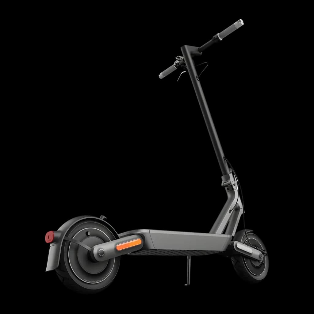 Patinete Eléctrico Xiaomi Electric Scooter 4 Ultra 500W 70km 25km/h Negro, vista trasera: rueda trasera con motor, luz roja