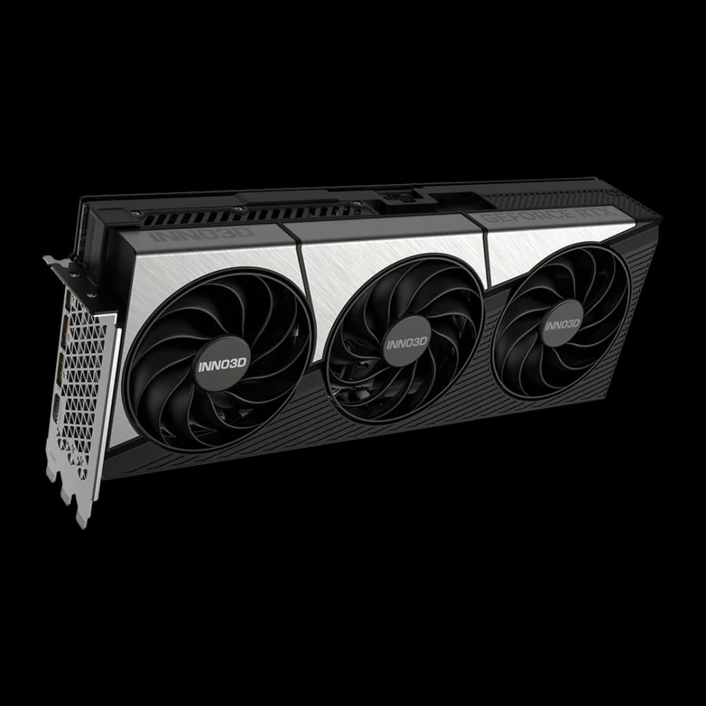Inno3D GeForce RTX 5090 X3 32GB GDDR7, vista frontal: tres ventiladores con logo, shroud plateado y negro, bracket lateral